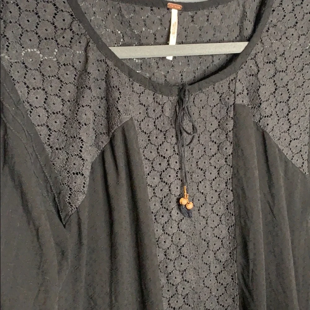 FREE PEOPLE Black 3/4 Sleeve Top‎